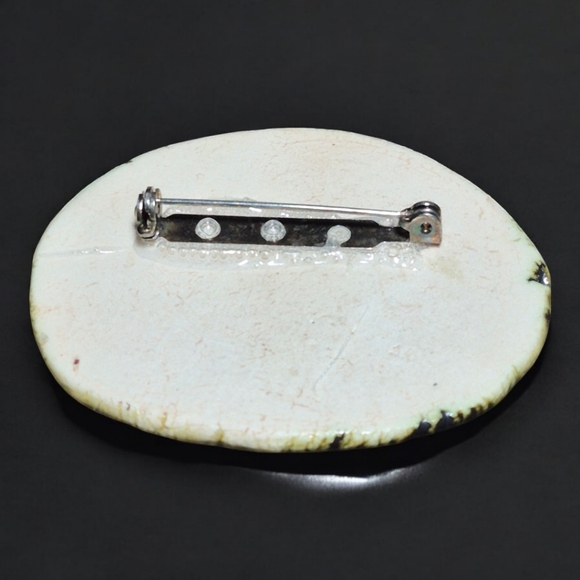 Large vintage Celtic knot design ceramic oval brooch/pin. - Picture 5 of 5